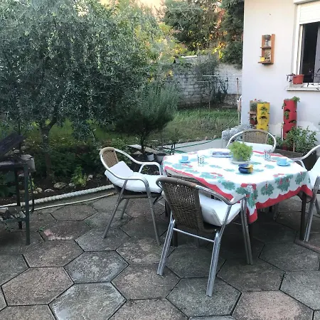 Mikey'S Shared Villa Gæstehus Tirana